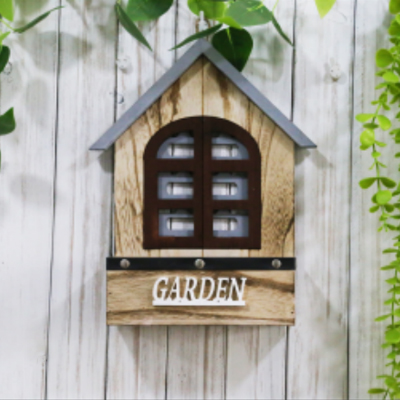 Décoration murale en forme de maison en bois avec fenêtre (grande taille)