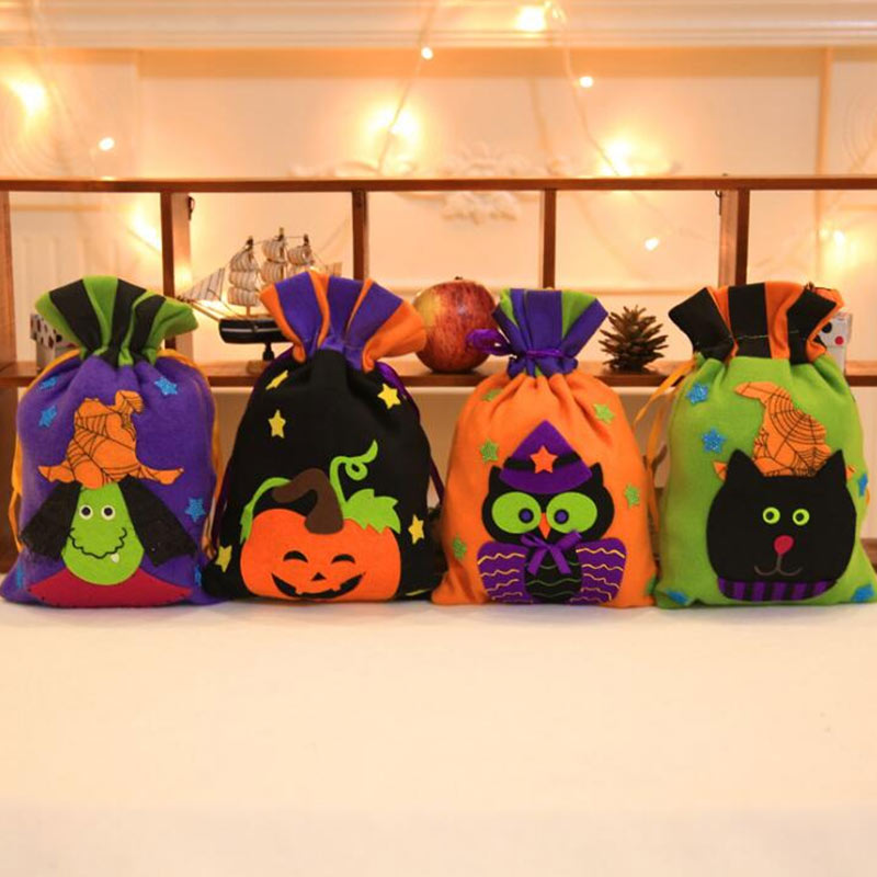 Sac à Bonbons Grande Taille Style Halloween Quatre Styles Différents avec Décoration Citrouille et Sorcière